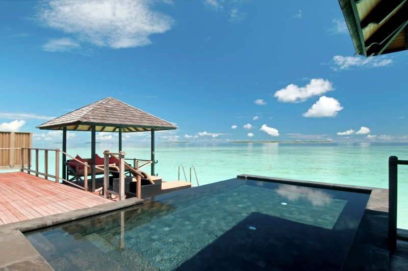 THiết kế đơn giản đến kinh ngạc của bể bơi Hilton Maldives